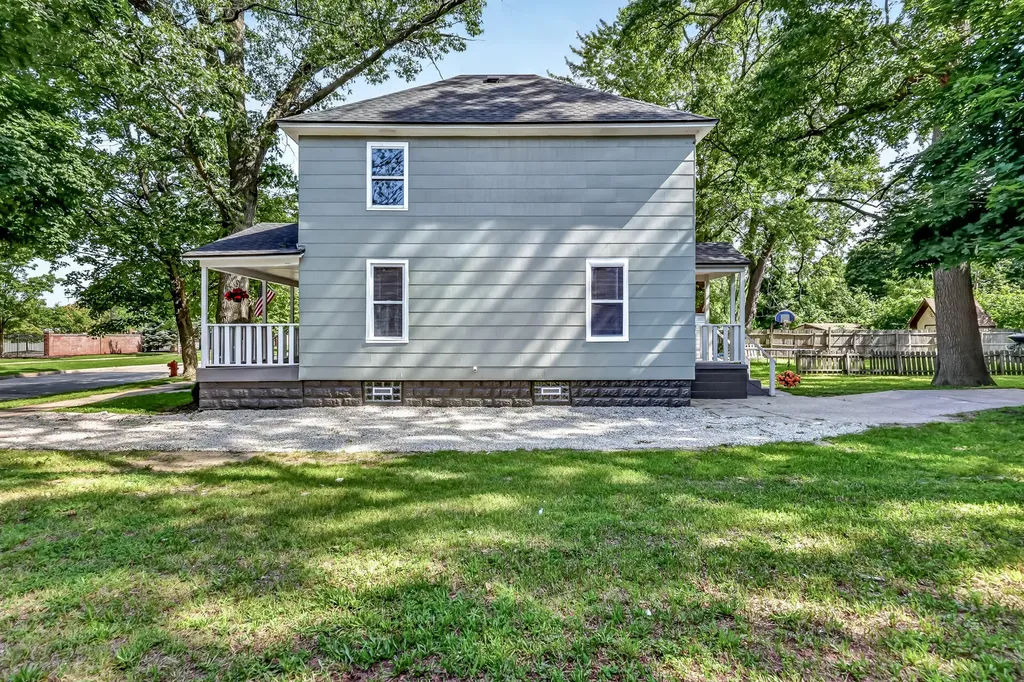 1688 Hoyt Street Muskegon City MI 49442