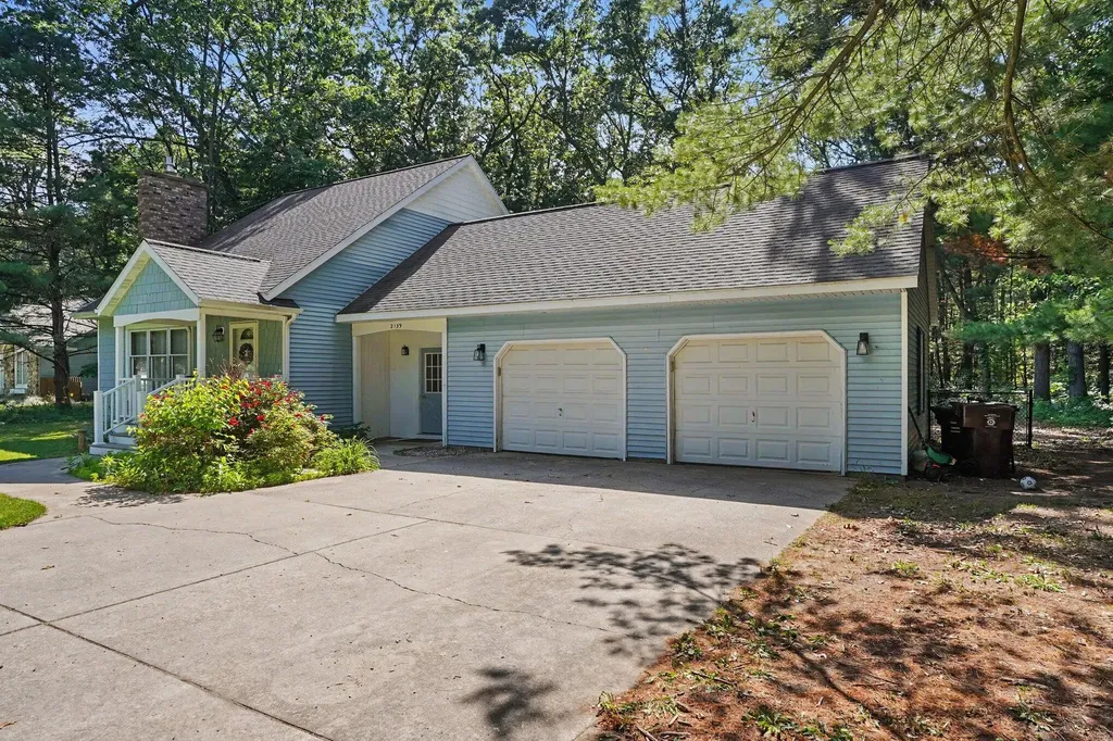 2139 Deerwood Drive Muskegon Charter Township MI 49457