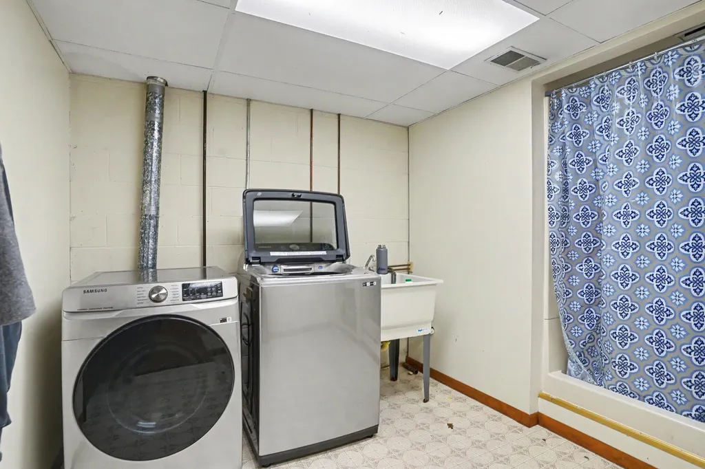 2139 Deerwood Drive Muskegon Charter Township MI 49457