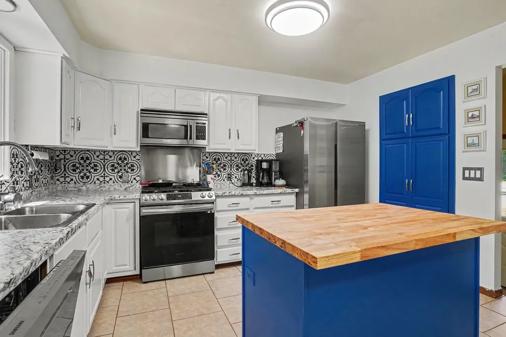 2139 Deerwood Drive Muskegon Charter Township MI 49457