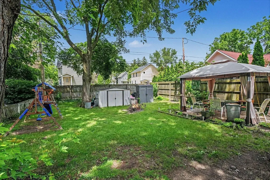 41 E 14th Street Holland City MI 49423