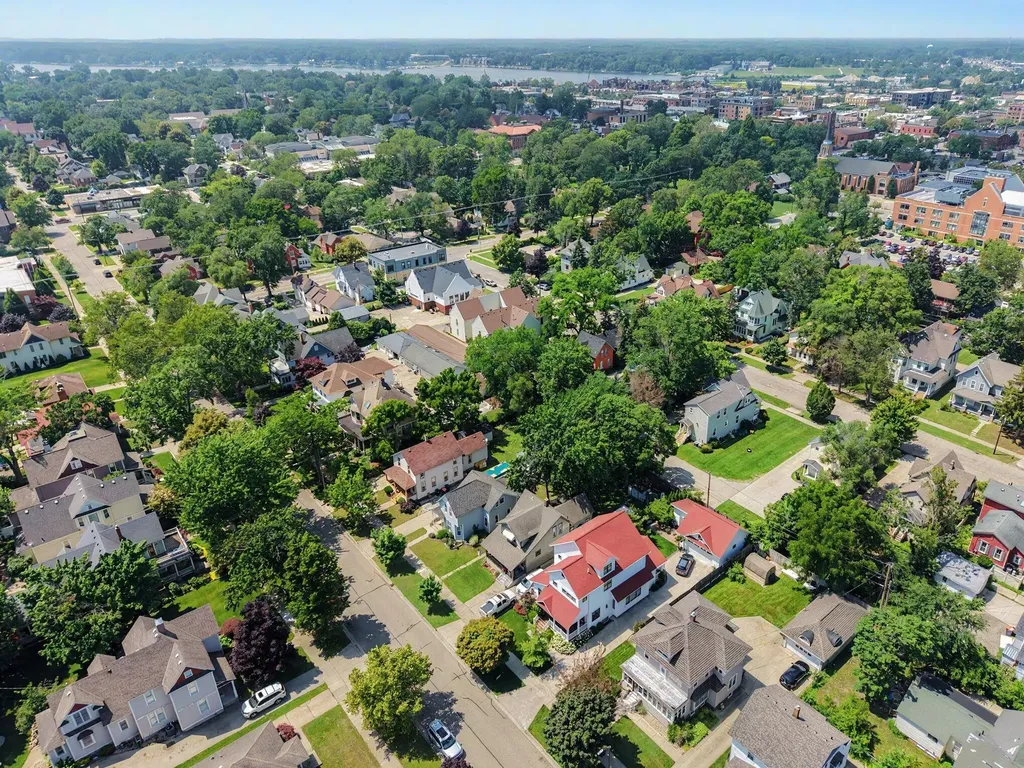 41 E 14th Street Holland City MI 49423