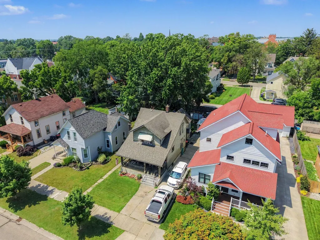 41 E 14th Street Holland City MI 49423