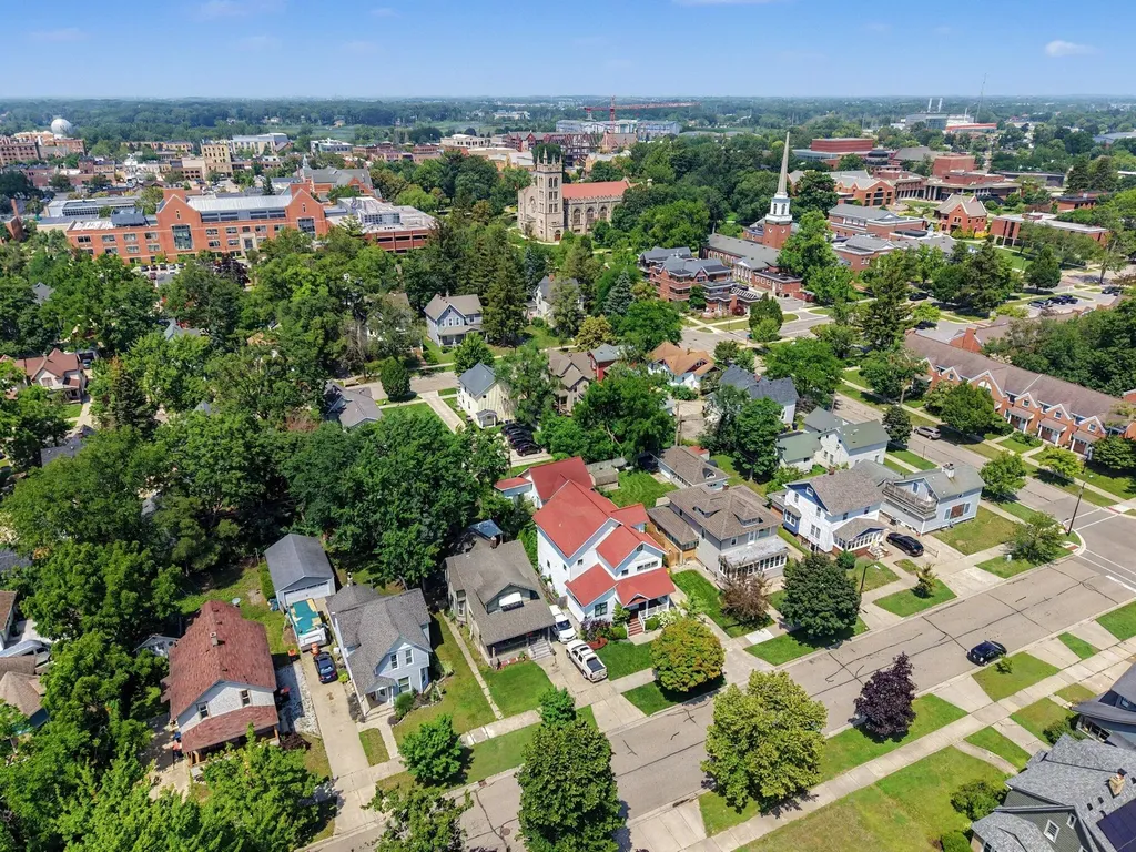 41 E 14th Street Holland City MI 49423