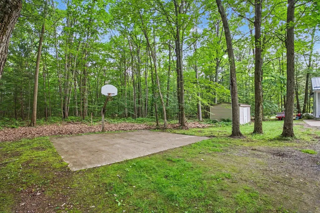 6473 Windwood Drive Fruitport Charter Township MI 49415