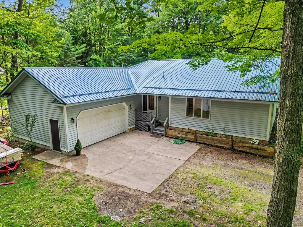 6473 Windwood Drive Fruitport Charter Township MI 49415