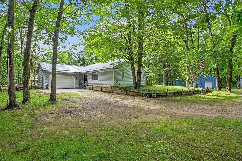 6473 Windwood Drive Fruitport Charter Township MI 49415