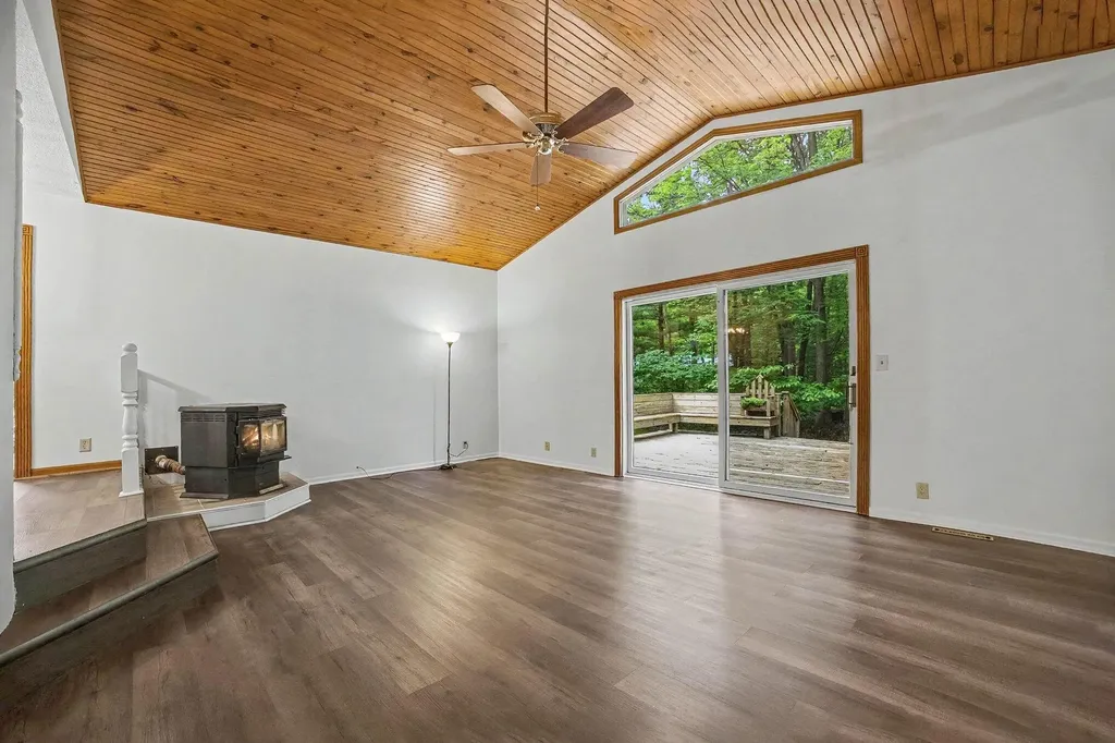 6473 Windwood Drive Fruitport Charter Township MI 49415