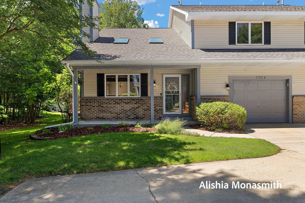 17511 Parkwood Drive Ferrysburg City MI 49456