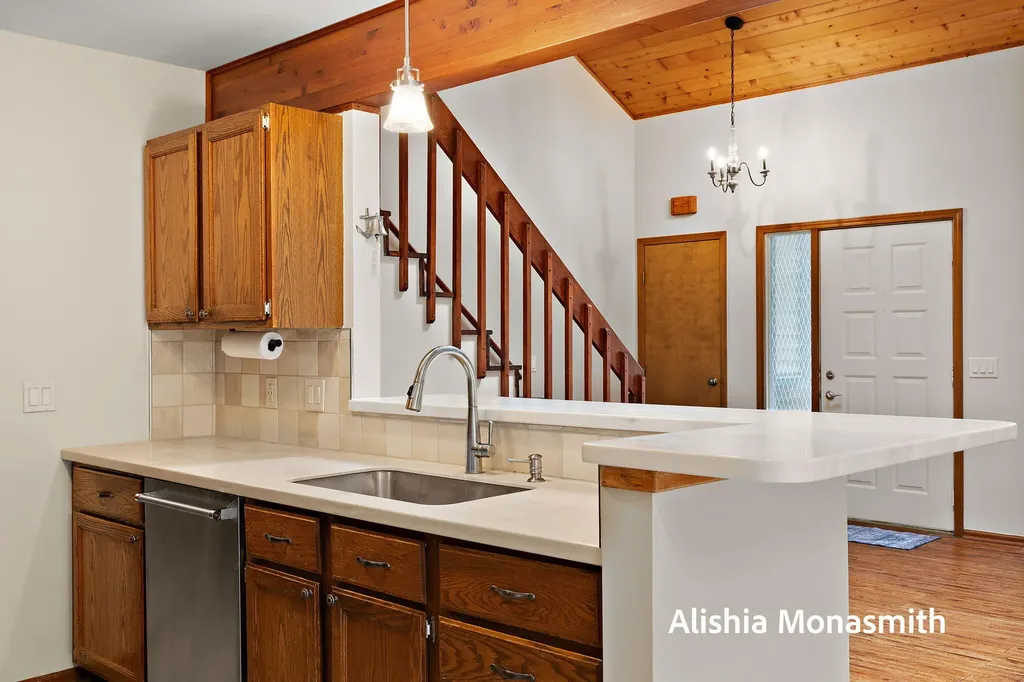 17511 Parkwood Drive Ferrysburg City MI 49456
