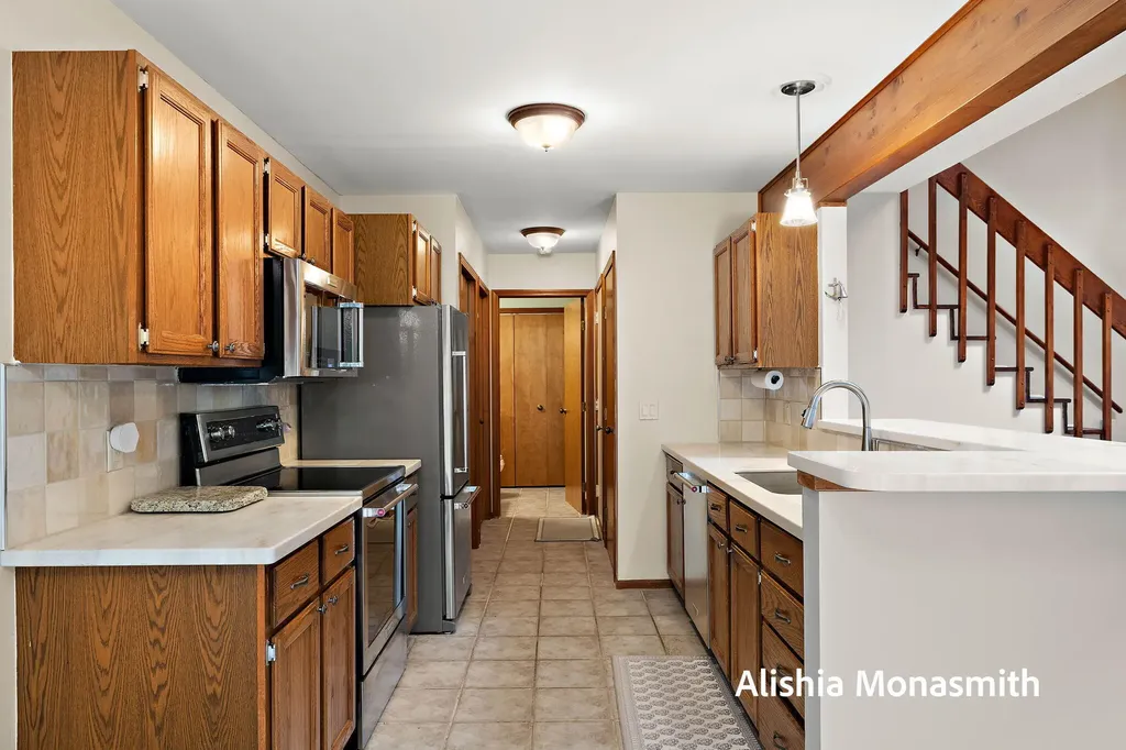 17511 Parkwood Drive Ferrysburg City MI 49456