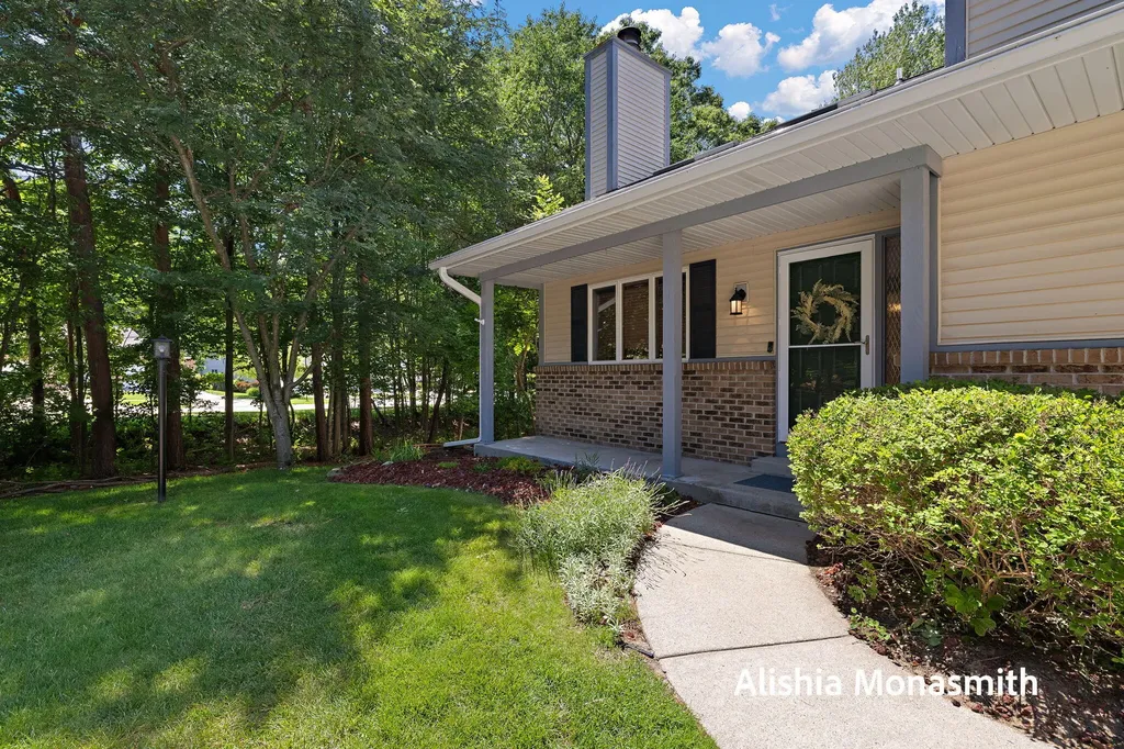 17511 Parkwood Drive Ferrysburg City MI 49456