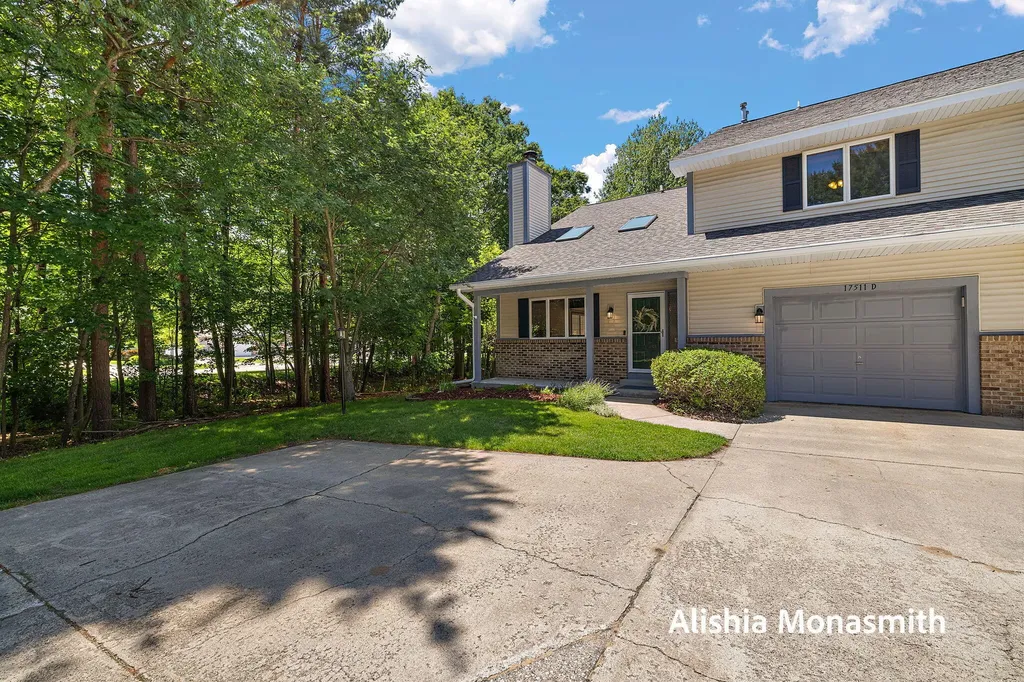 17511 Parkwood Drive Ferrysburg City MI 49456
