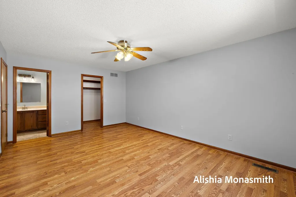 17511 Parkwood Drive Ferrysburg City MI 49456