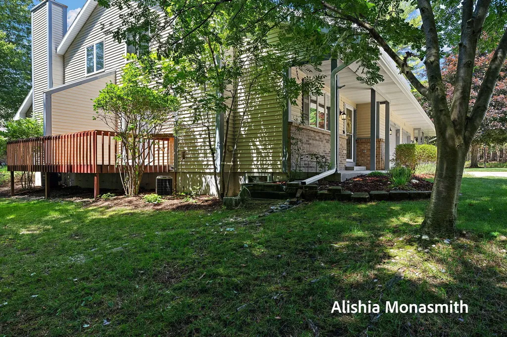 17511 Parkwood Drive Ferrysburg City MI 49456