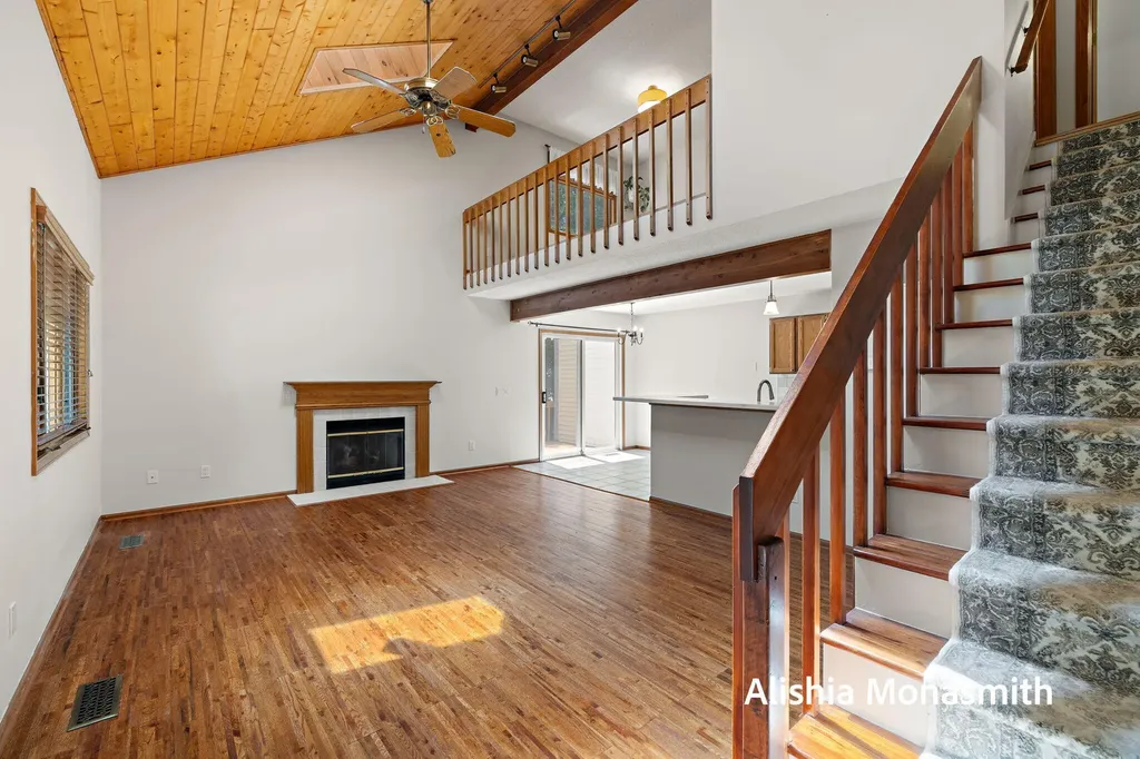 17511 Parkwood Drive Ferrysburg City MI 49456