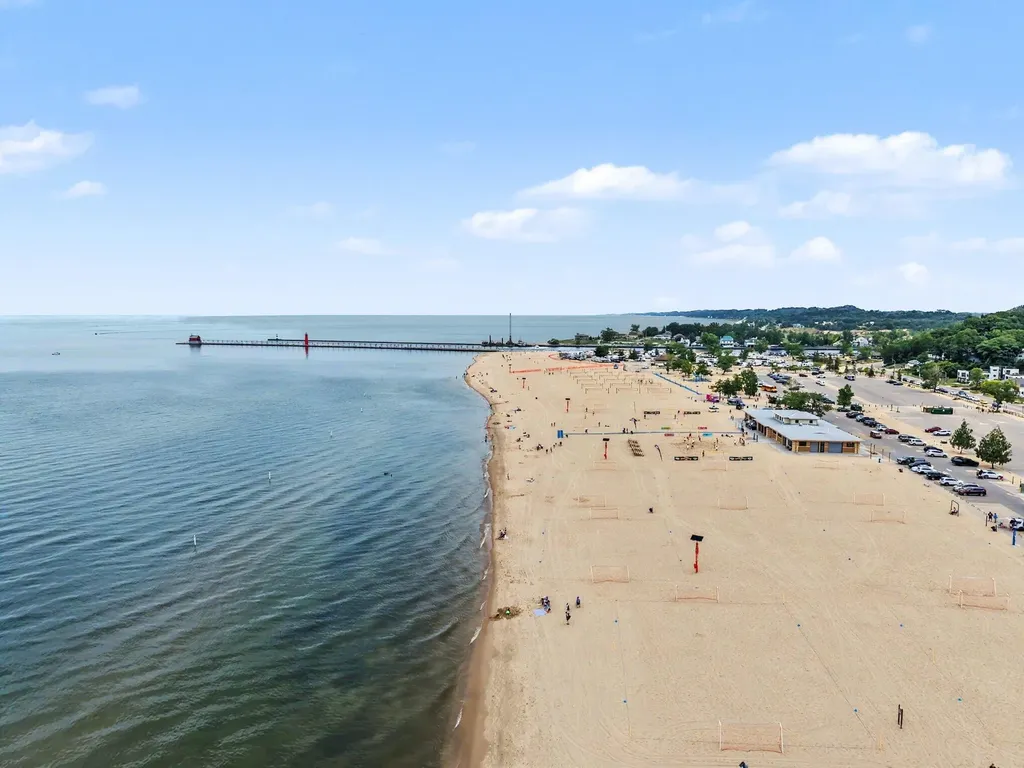 20 Crescent Hill Grand Haven City MI 49417