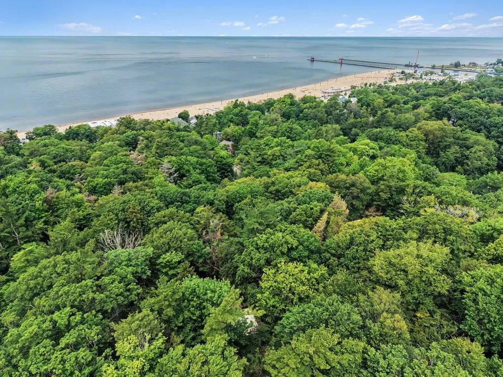 20 Crescent Hill Grand Haven City MI 49417