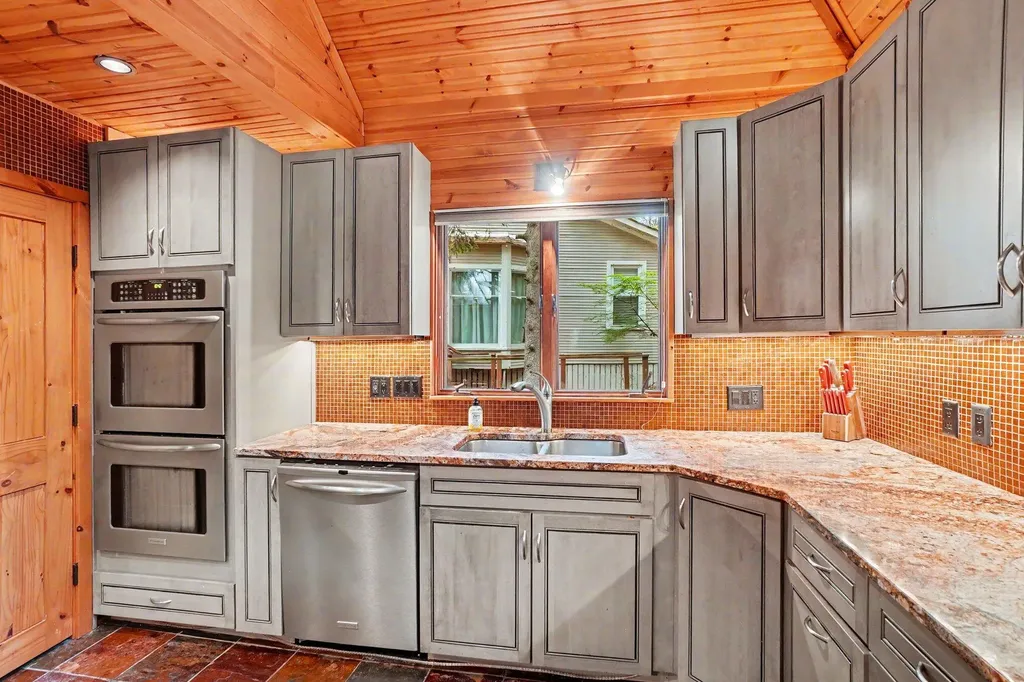 20 Crescent Hill Grand Haven City MI 49417
