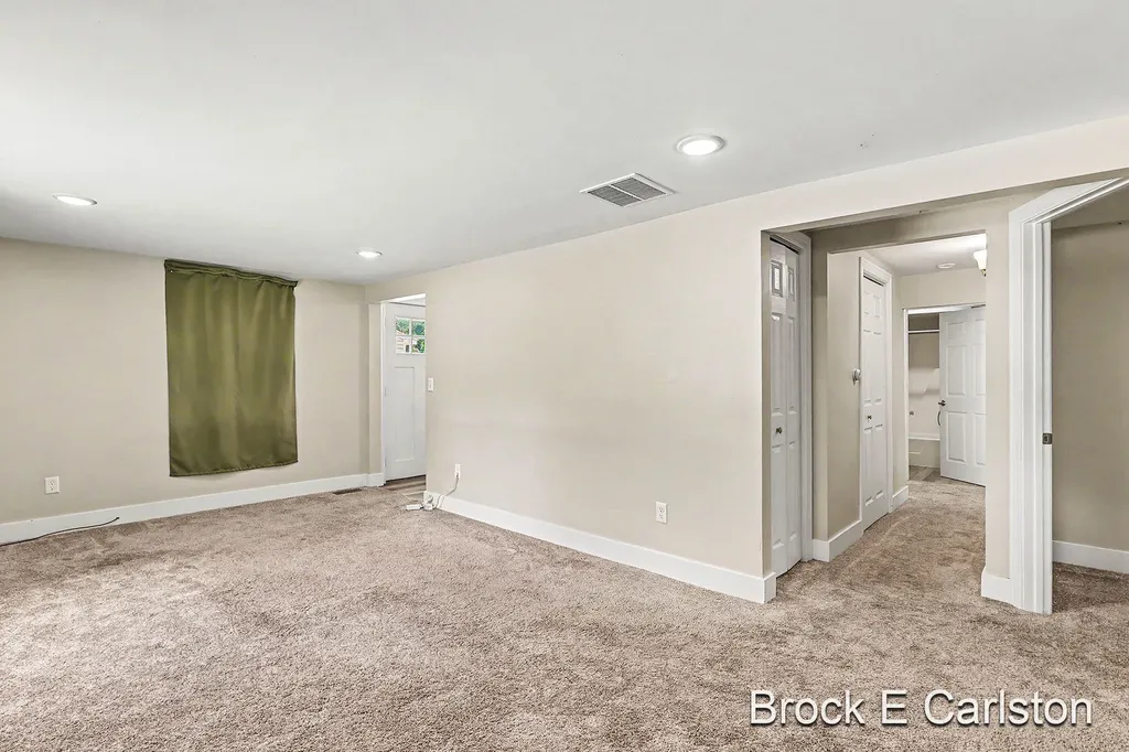 643 E Sternberg Road Norton Shores City MI 49441