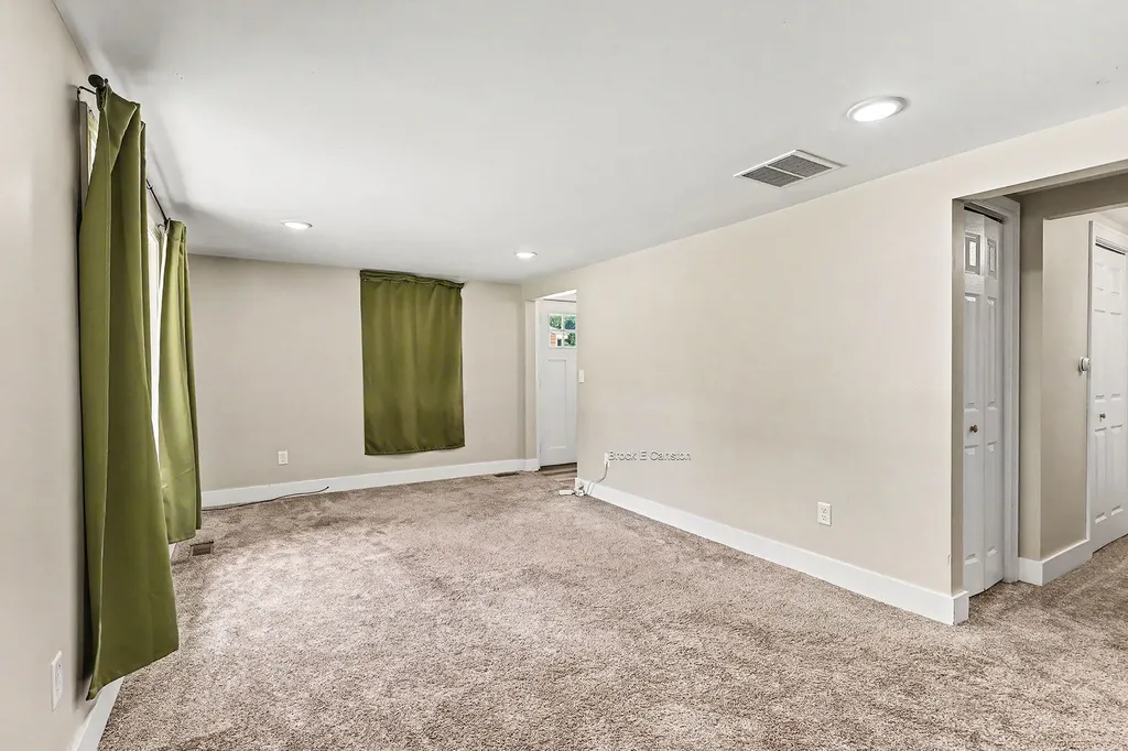 643 E Sternberg Road Norton Shores City MI 49441