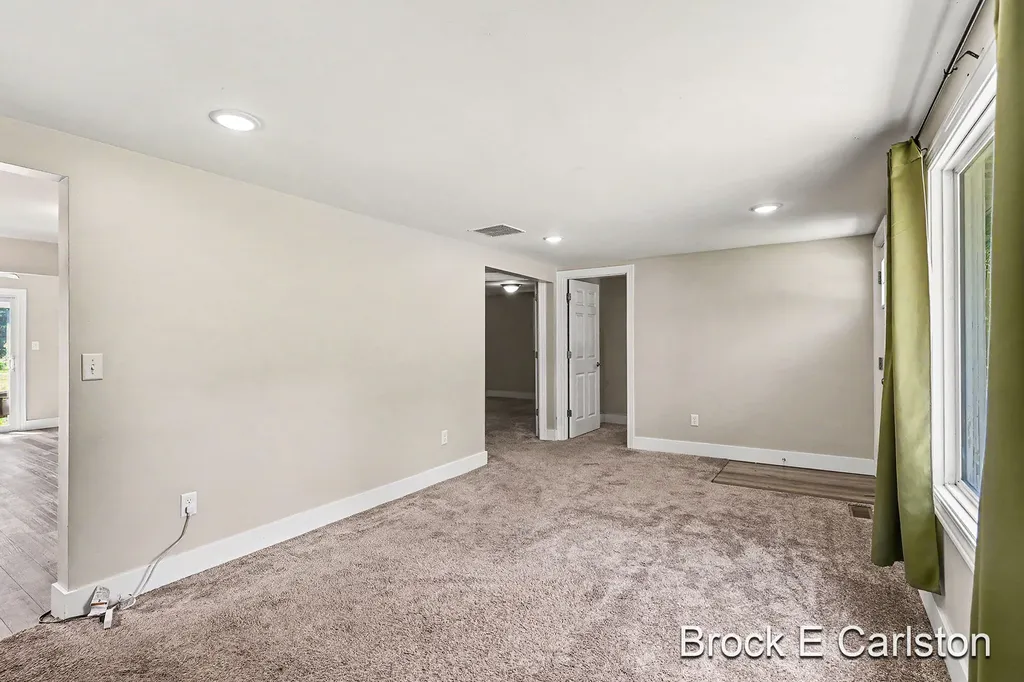 643 E Sternberg Road Norton Shores City MI 49441