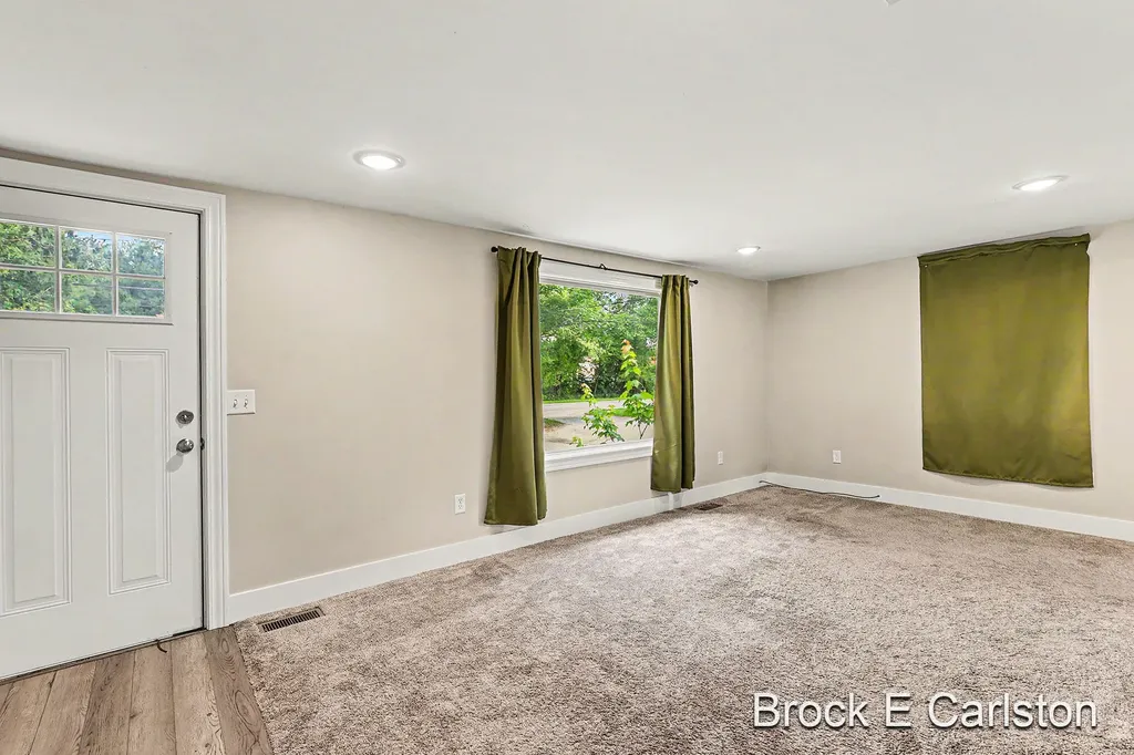 643 E Sternberg Road Norton Shores City MI 49441