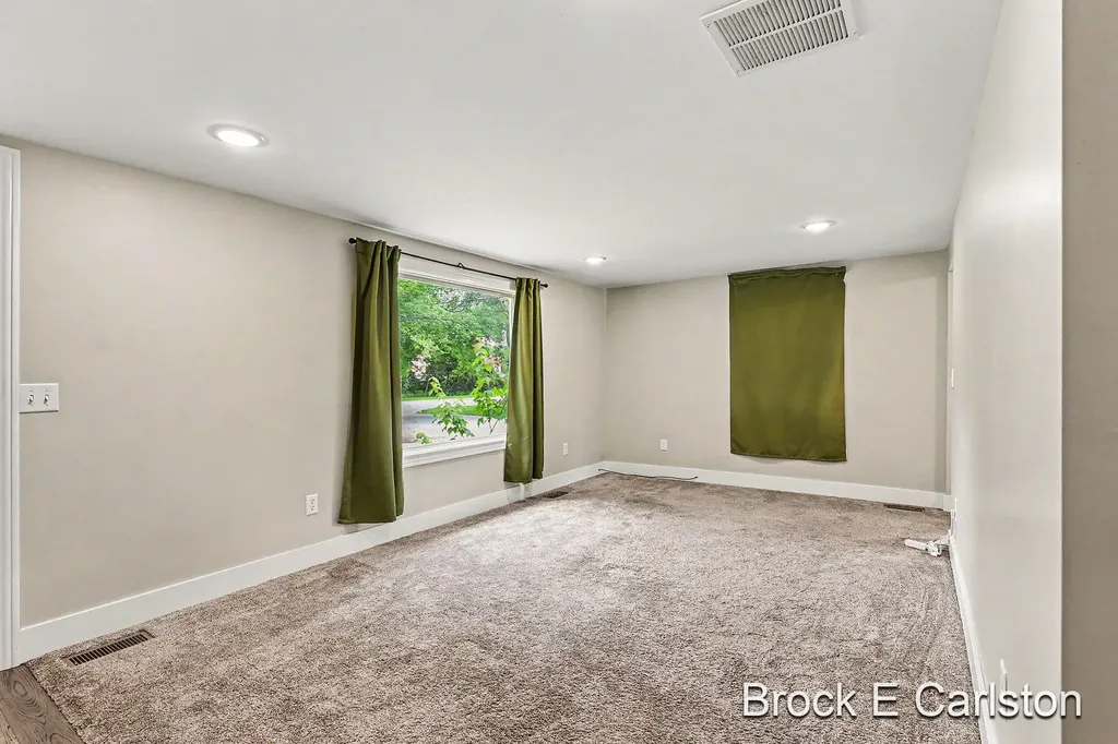 643 E Sternberg Road Norton Shores City MI 49441