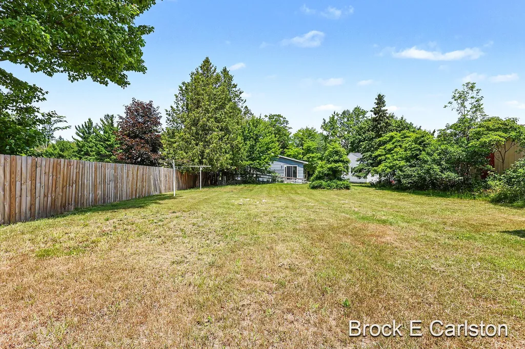 643 E Sternberg Road Norton Shores City MI 49441