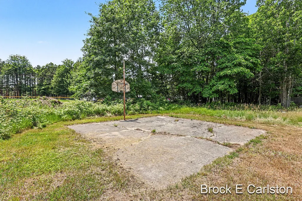 643 E Sternberg Road Norton Shores City MI 49441