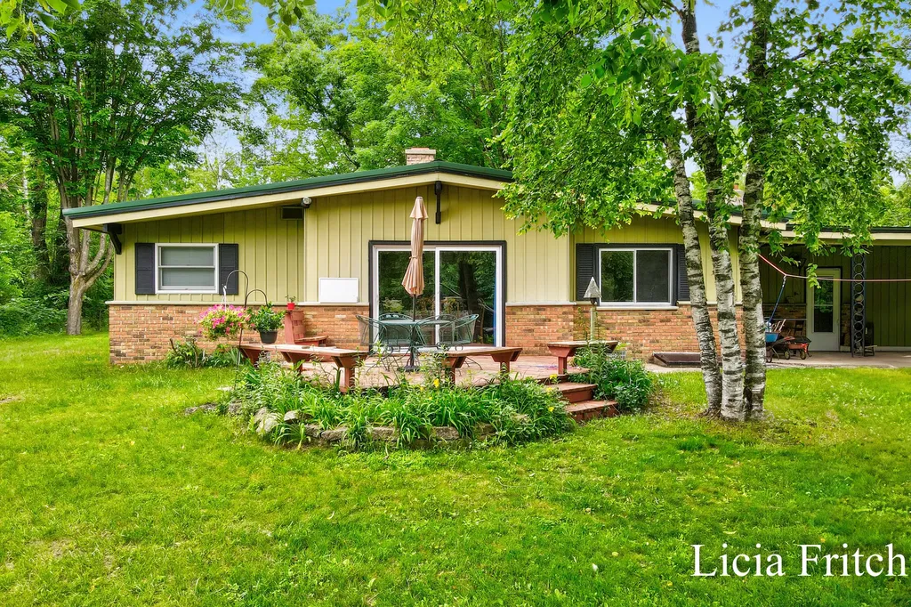9016 E M 20 Newfield Township MI 49421