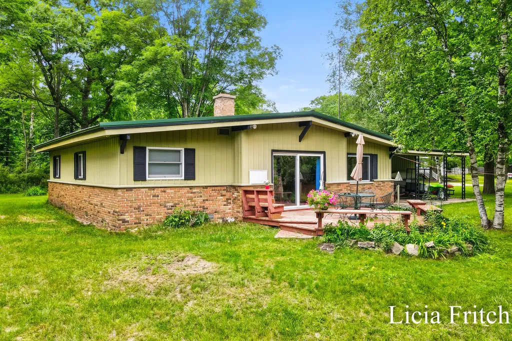 9016 E M 20 Newfield Township MI 49421