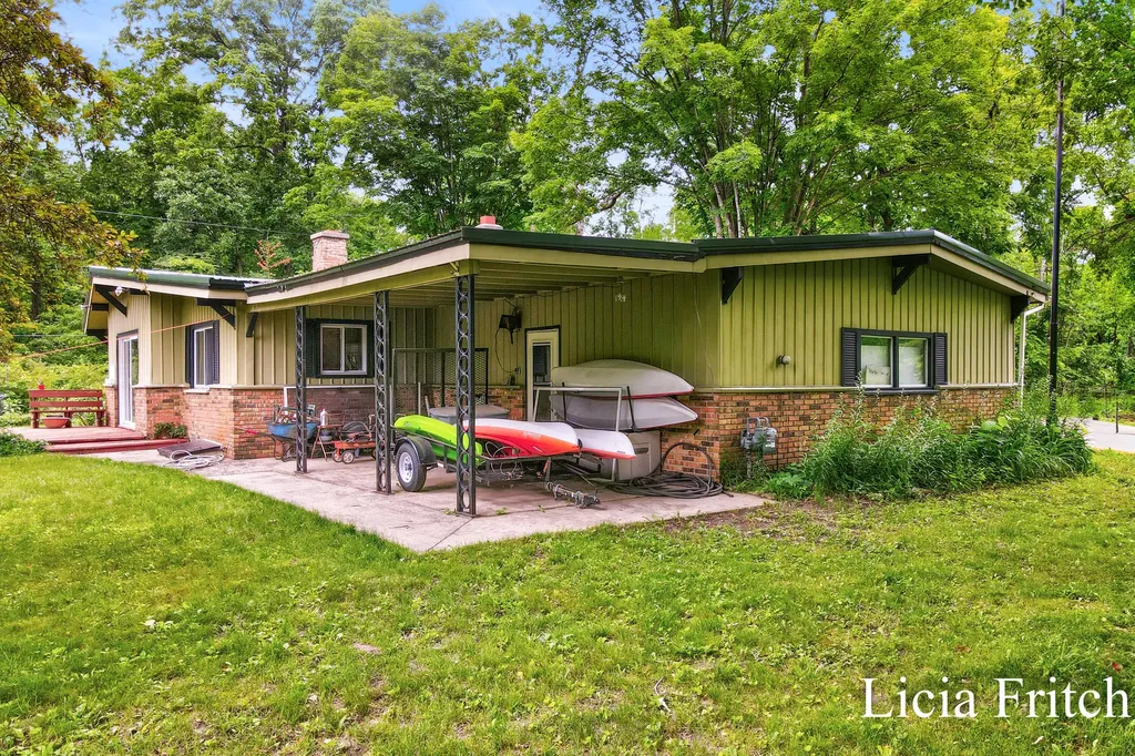9016 E M 20 Newfield Township MI 49421