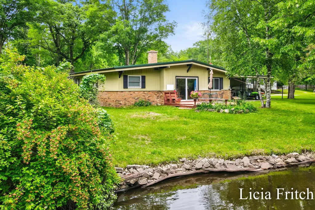 9016 E M 20 Newfield Township MI 49421