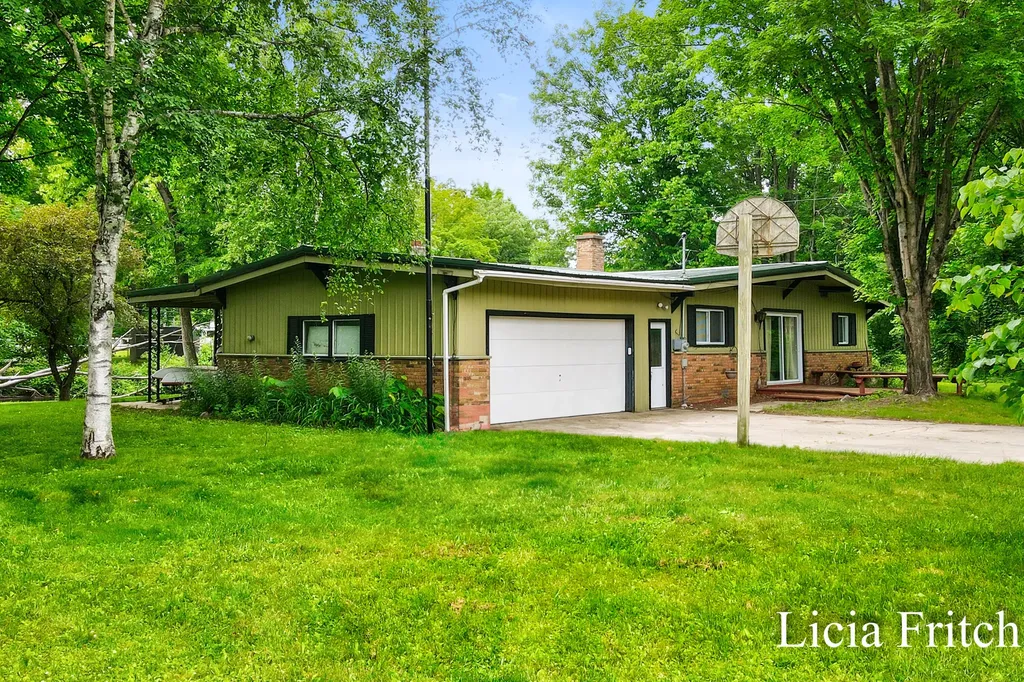 9016 E M 20 Newfield Township MI 49421
