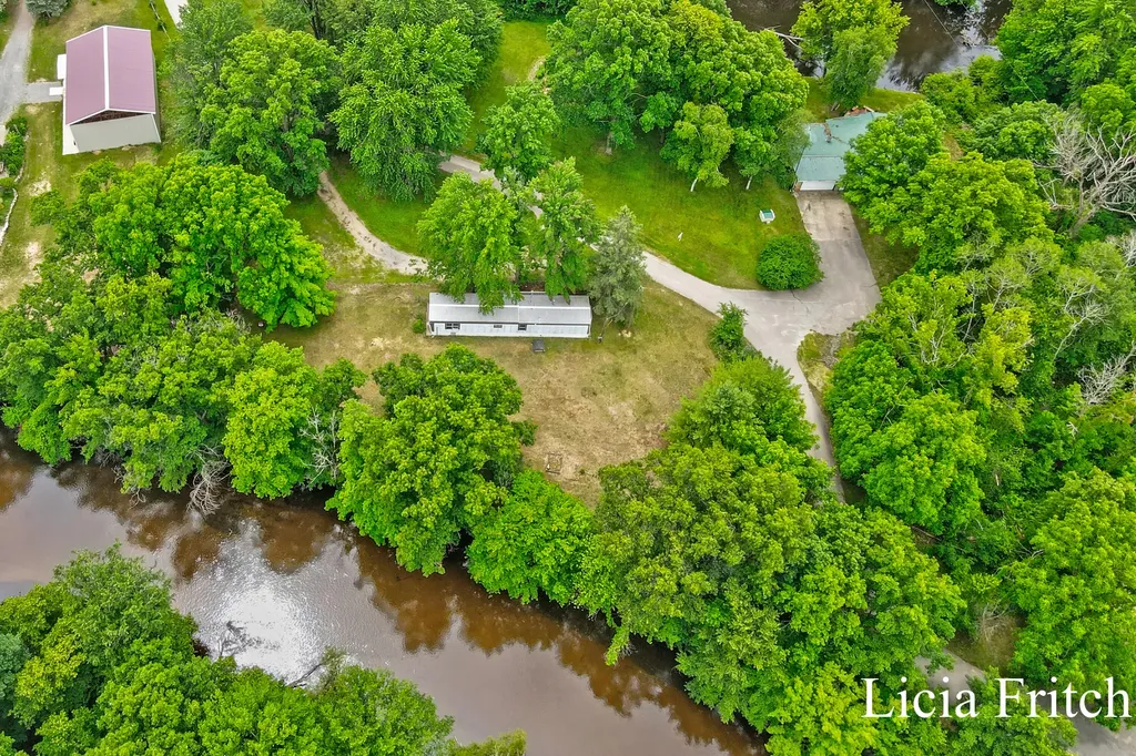 9016 E M 20 Newfield Township MI 49421