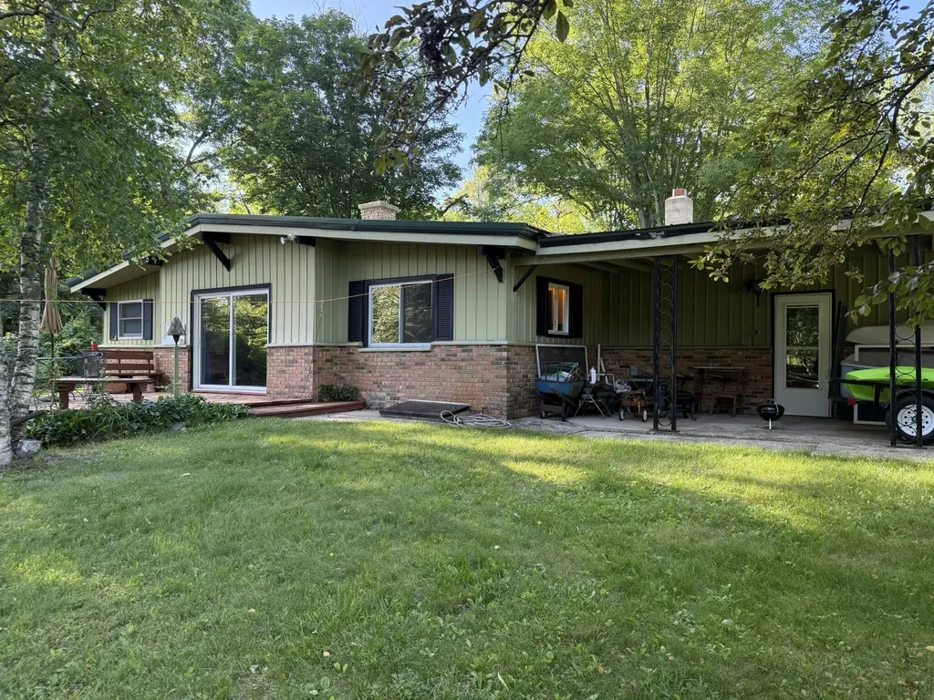9016 E M 20 Newfield Township MI 49421