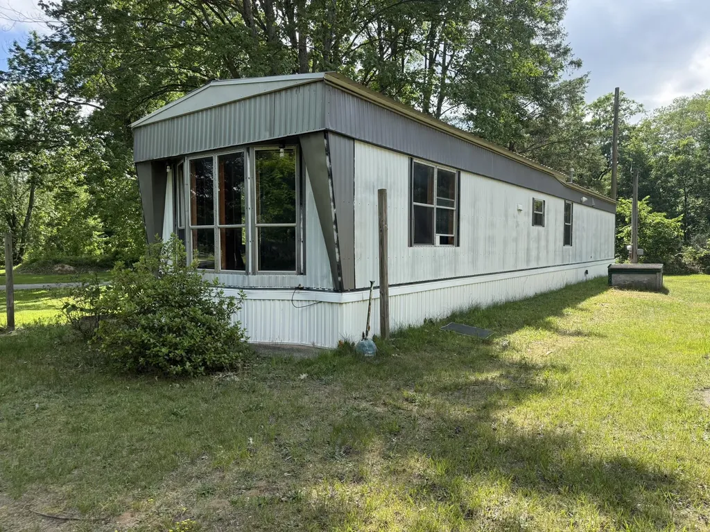 9034 E M 20 Newfield Township MI 49421