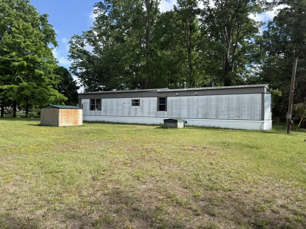 9034 E M 20 Newfield Township MI 49421