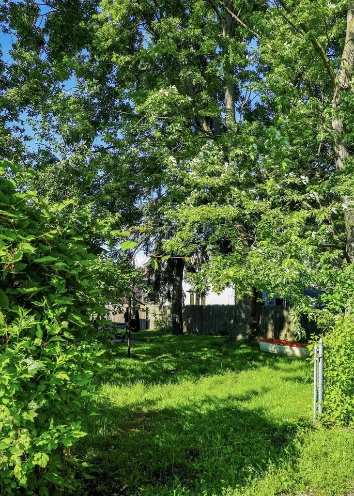 1079 W Southern Avenue Muskegon City MI 49441