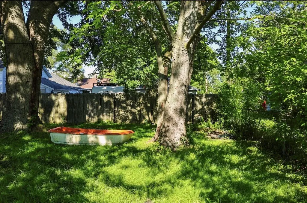 1079 W Southern Avenue Muskegon City MI 49441