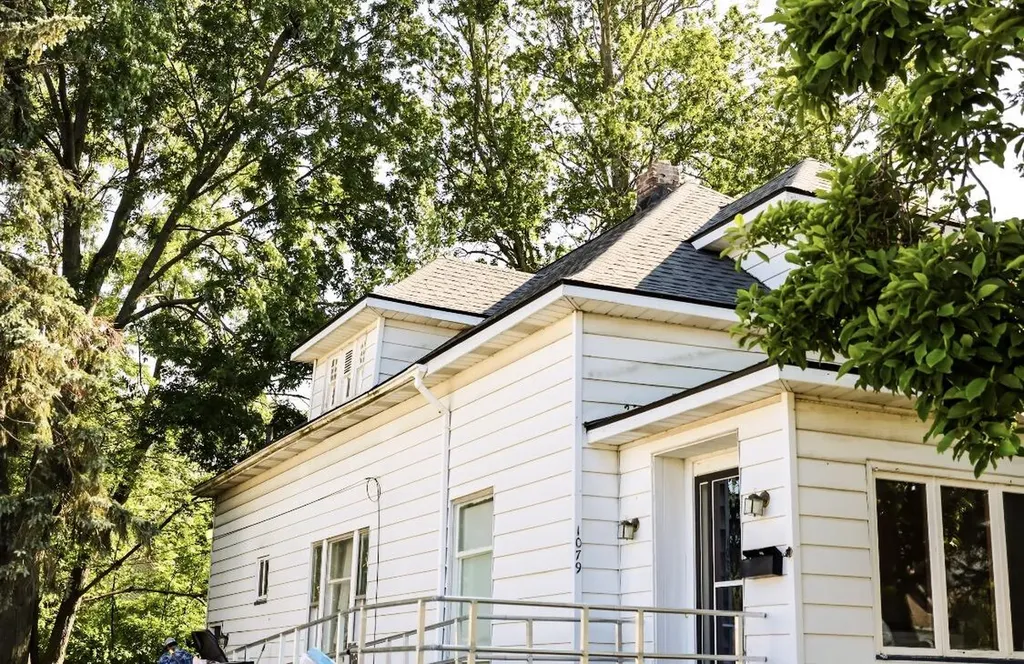 1079 W Southern Avenue Muskegon City MI 49441