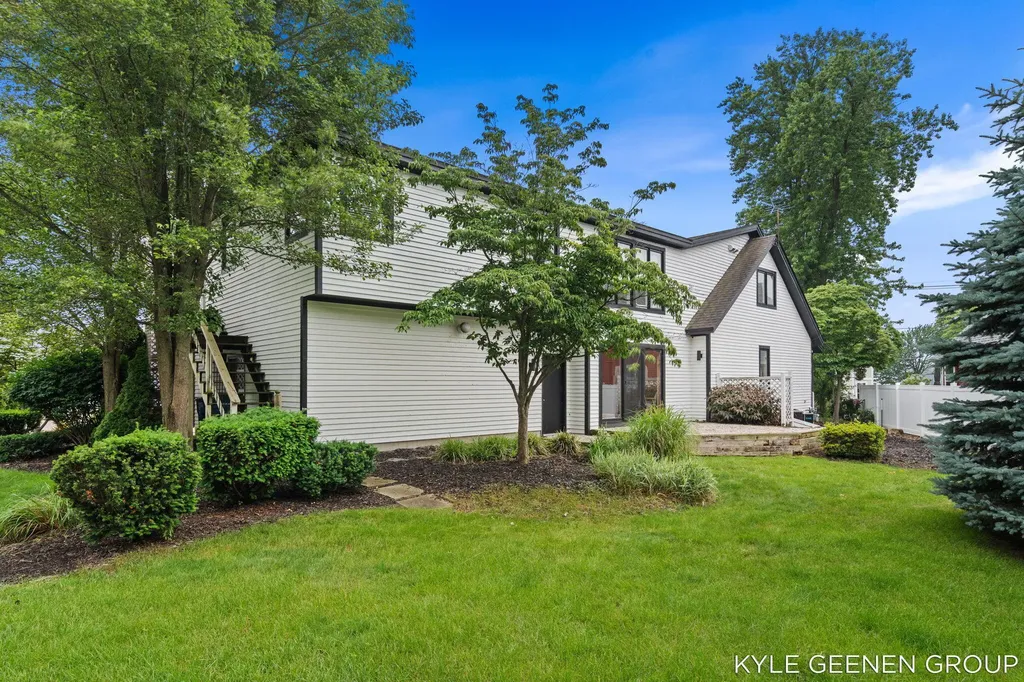 1729 Waukazoo Drive Park Township MI 49424