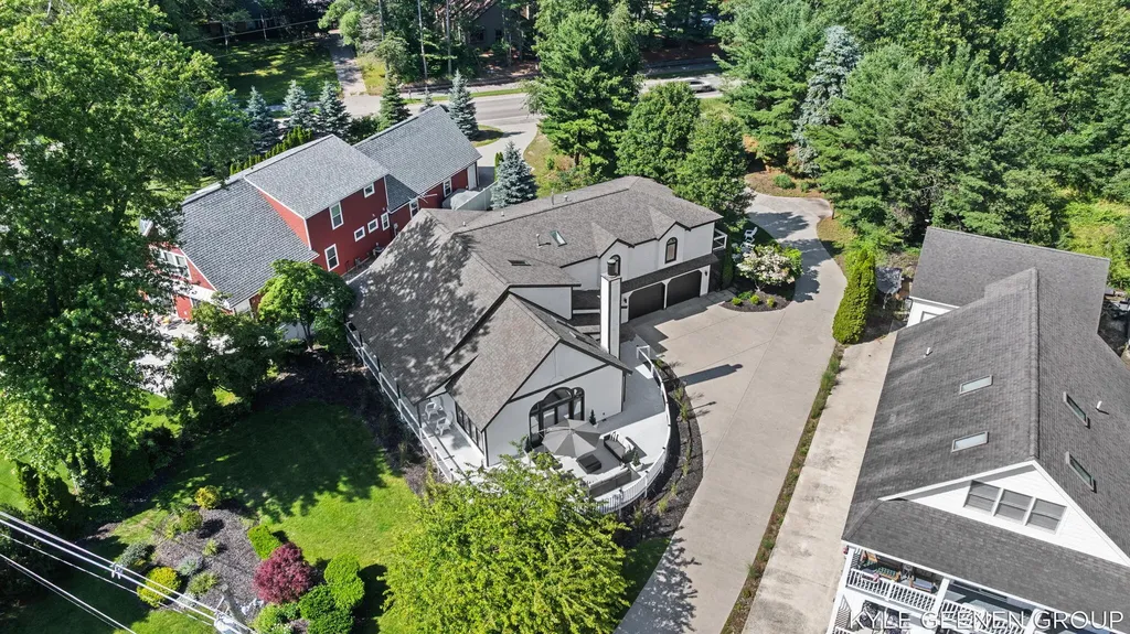 1729 Waukazoo Drive Park Township MI 49424