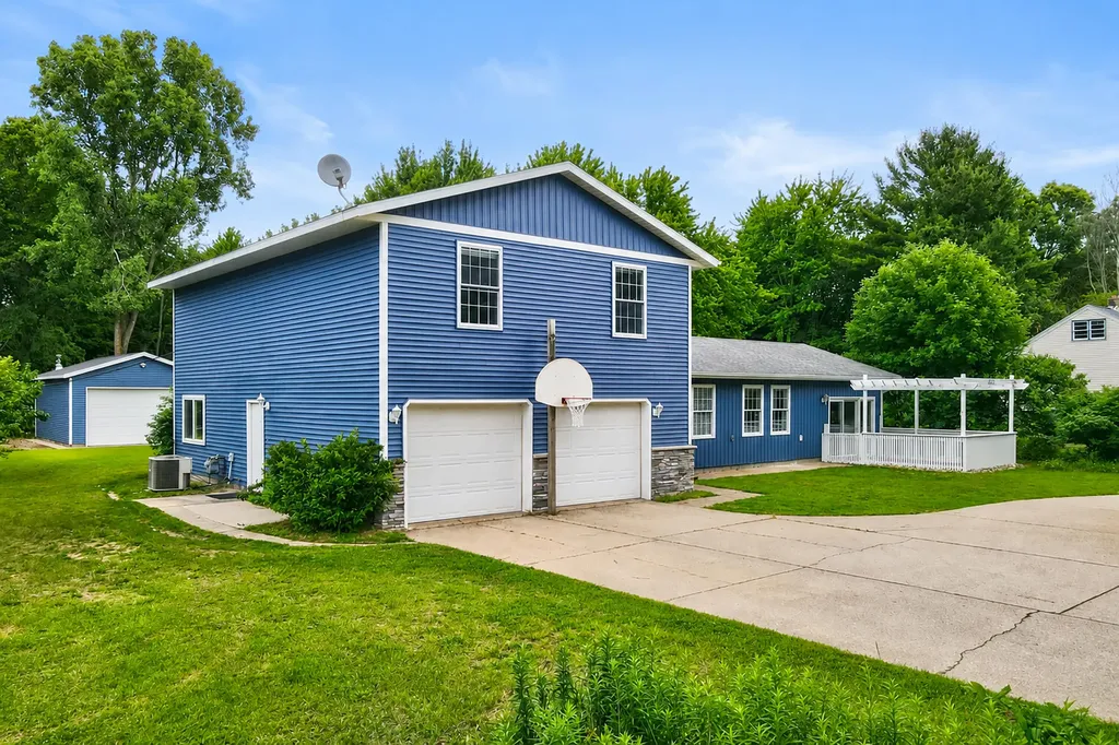 3758 E Sternberg Road Fruitport Charter Township MI 49415