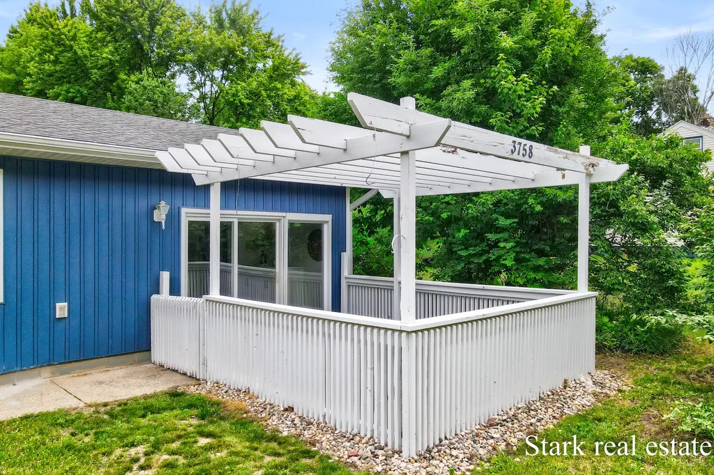 3758 E Sternberg Road Fruitport Charter Township MI 49415