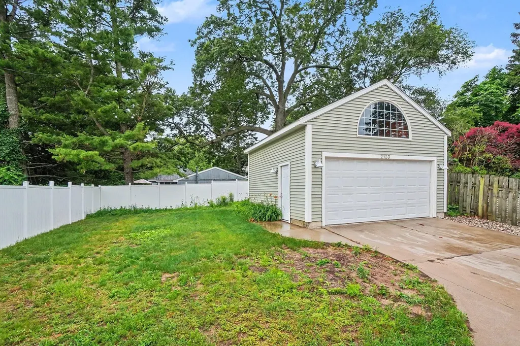 2123 Lakeshore Drive Muskegon City MI 49441