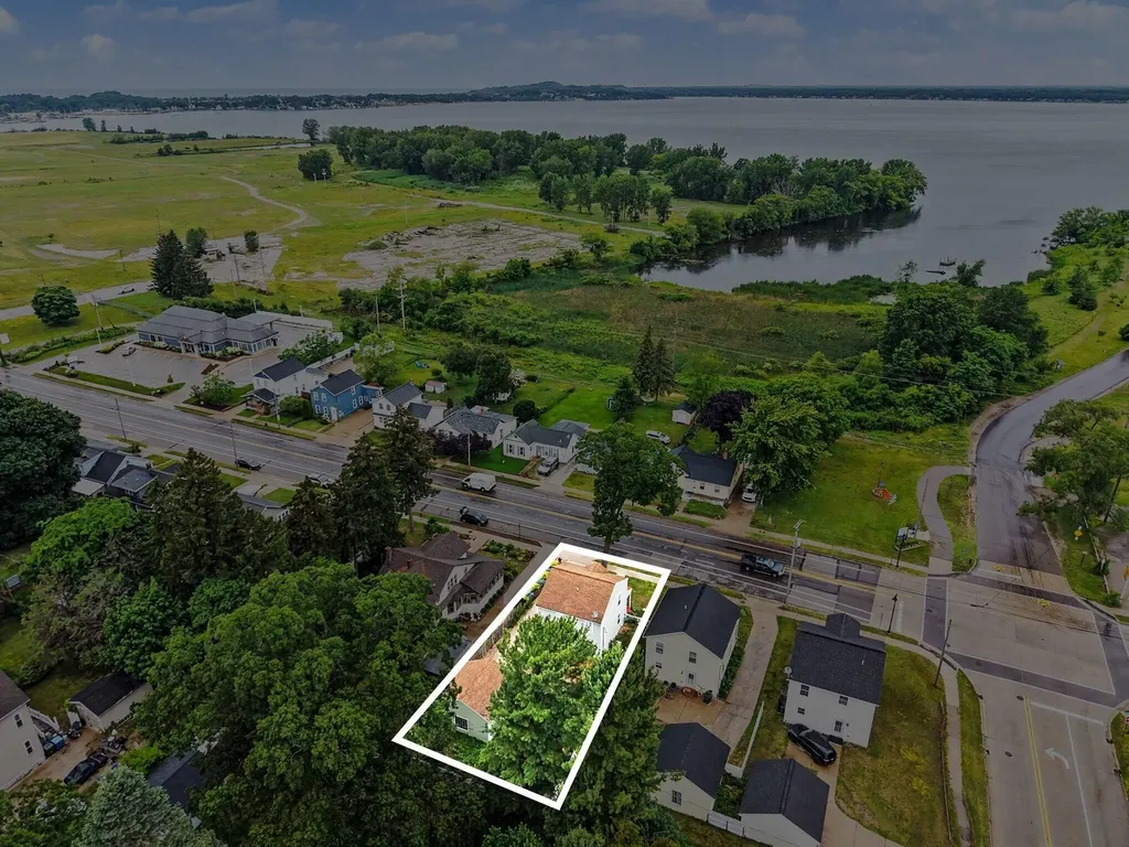 2123 Lakeshore Drive Muskegon City MI 49441