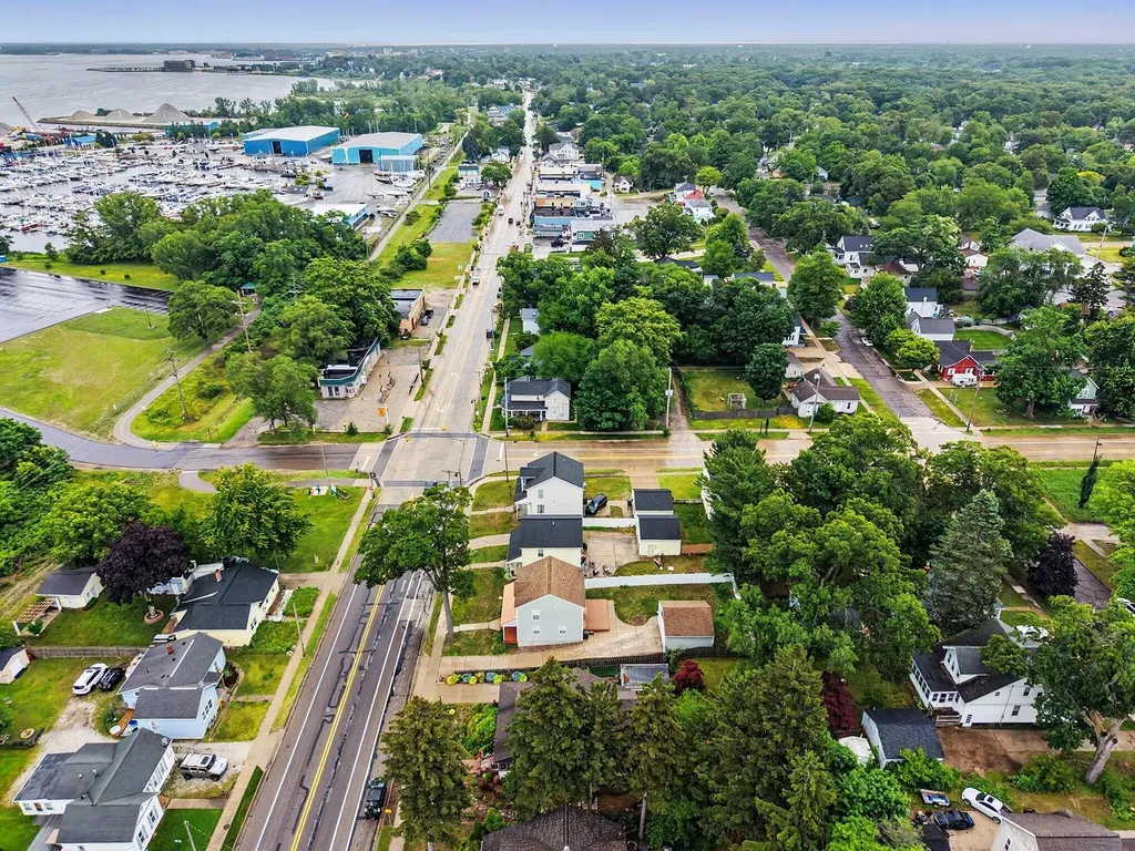 2123 Lakeshore Drive Muskegon City MI 49441