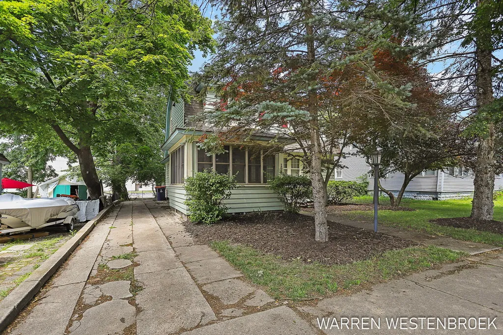 199 W 9th Street Holland City MI 49423